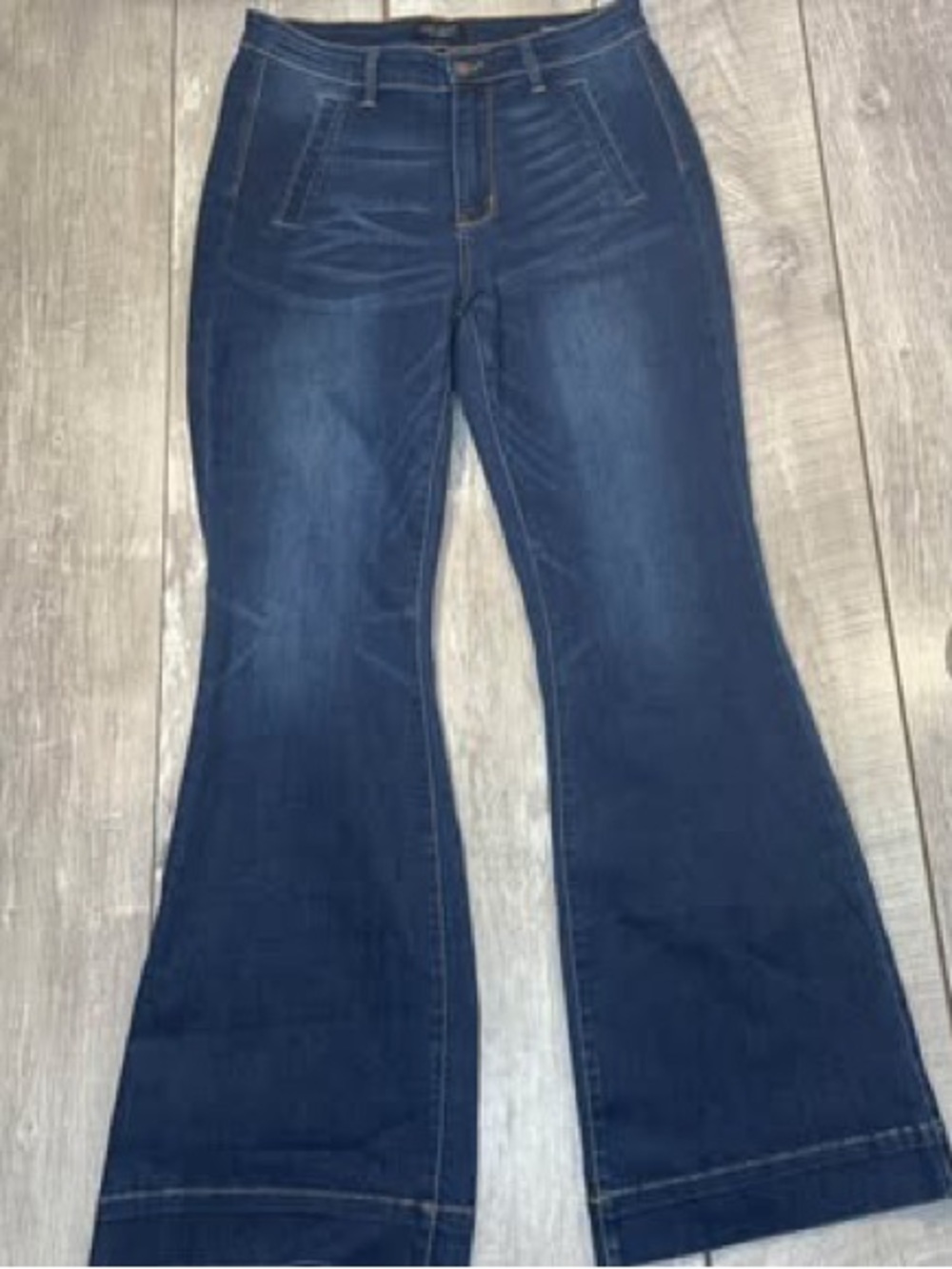 Judy Blue women’s Flare dark wash jeans size 11 pre-owned
chic hippy boho